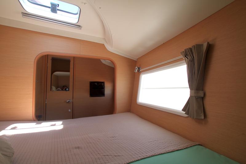 Book yachts online - catamaran - Lagoon 380 S2 - Meridian - rent