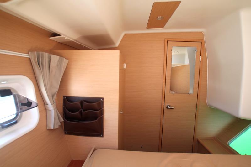 Book yachts online - catamaran - Lagoon 380 S2 - Meridian - rent