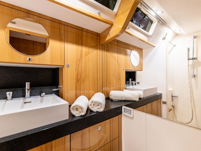 Book yachts online - sailboat - Hanse 630 - Zara - rent