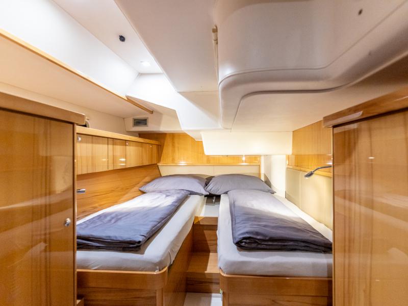 Book yachts online - sailboat - Hanse 630 - Zara - rent