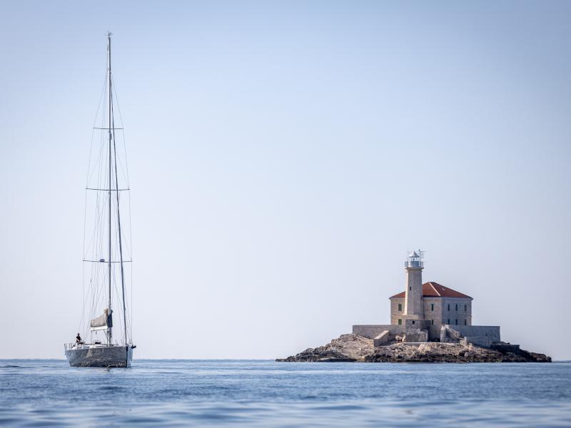 Book yachts online - sailboat - Hanse 630 - Zara - rent