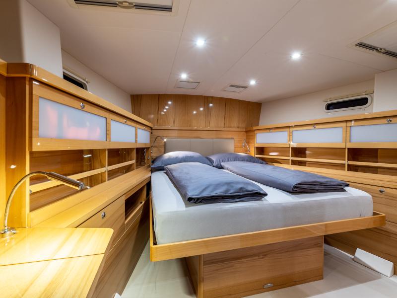 Book yachts online - sailboat - Hanse 630 - Zara - rent