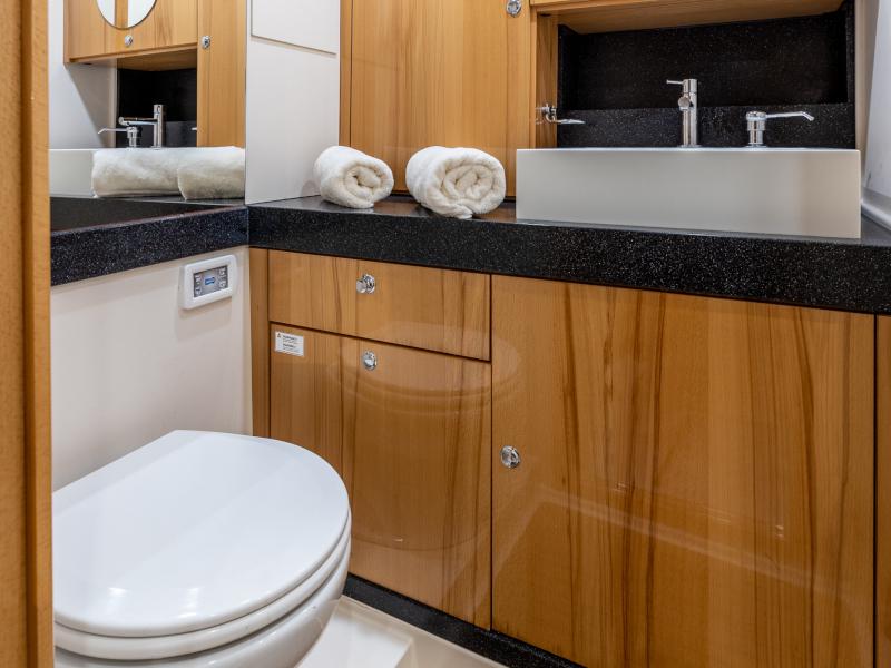 Book yachts online - sailboat - Hanse 630 - Zara - rent