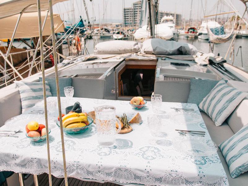 Book yachts online - sailboat - Hanse 630 - Zara - rent