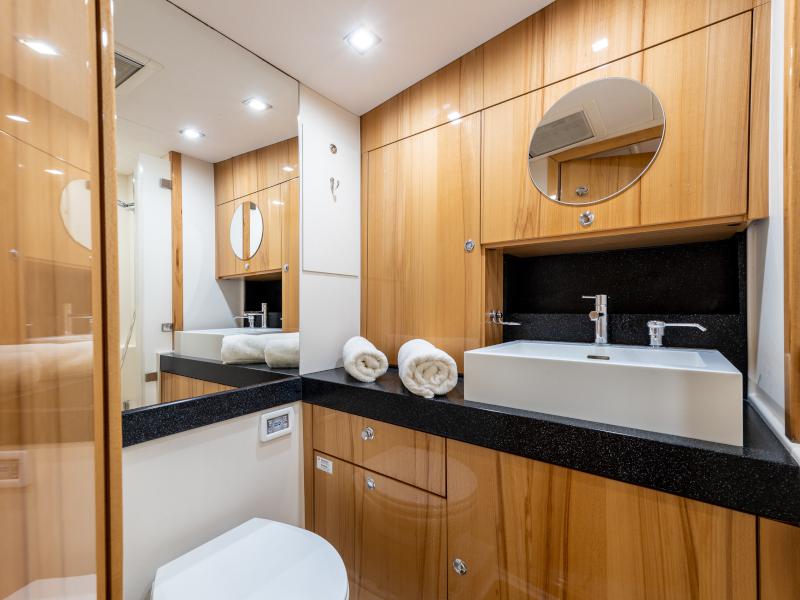 Book yachts online - sailboat - Hanse 630 - Zara - rent