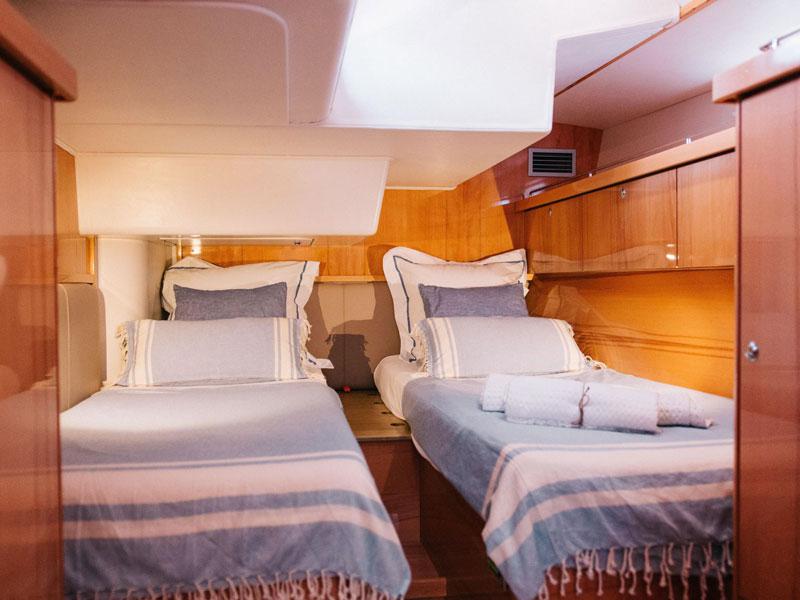 Book yachts online - sailboat - Hanse 630 - Zara - rent