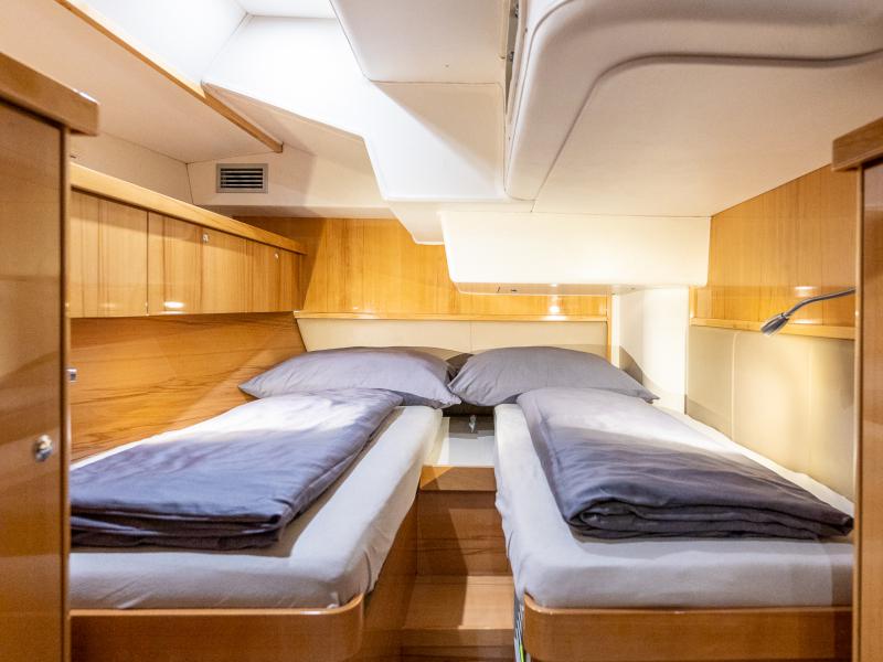 Book yachts online - sailboat - Hanse 630 - Zara - rent