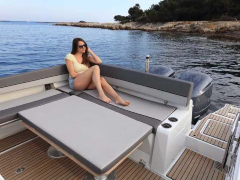 Book yachts online - motorboat - Cap Camarat 9.0 - Cap Camarat 9.0 - rent