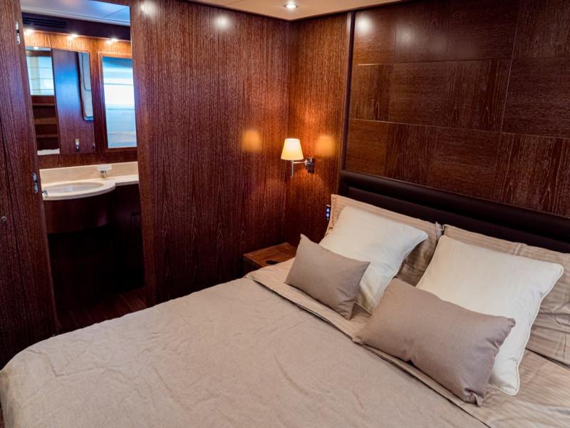 Book yachts online - motorboat - Cantieri di Pisa Akhir 85 - Maestrale - rent