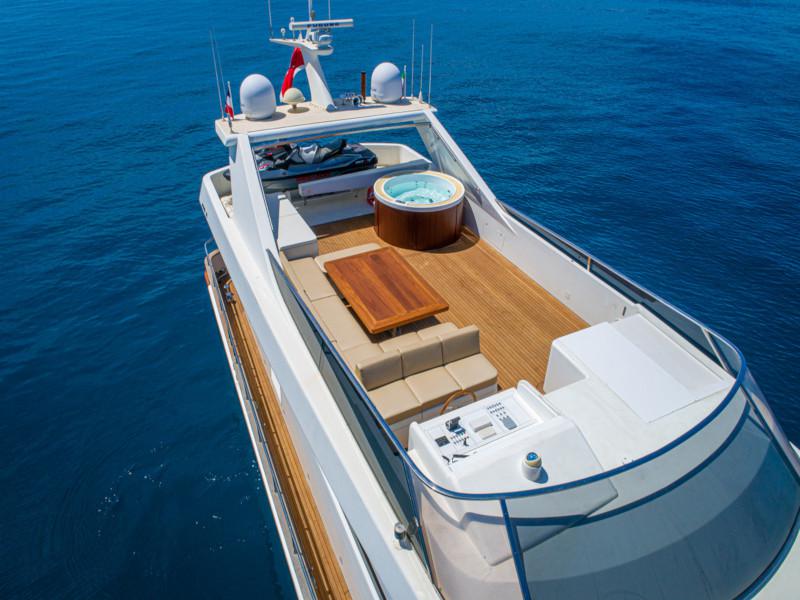 Book yachts online - motorboat - Cantieri di Pisa Akhir 85 - Maestrale - rent