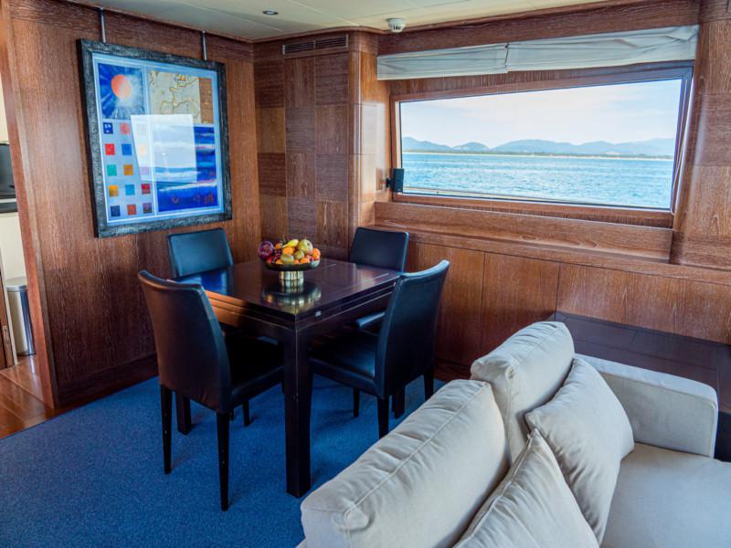 Book yachts online - motorboat - Cantieri di Pisa Akhir 85 - Maestrale - rent