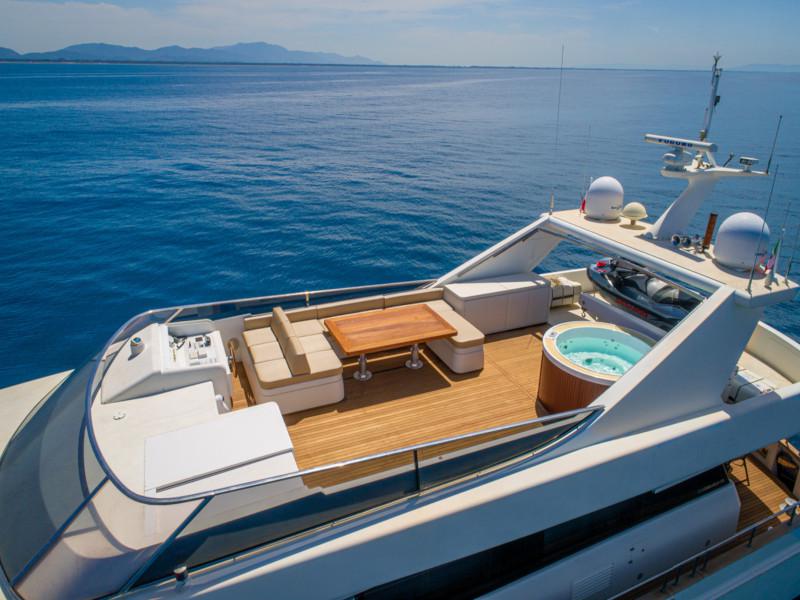 Book yachts online - motorboat - Cantieri di Pisa Akhir 85 - Maestrale - rent