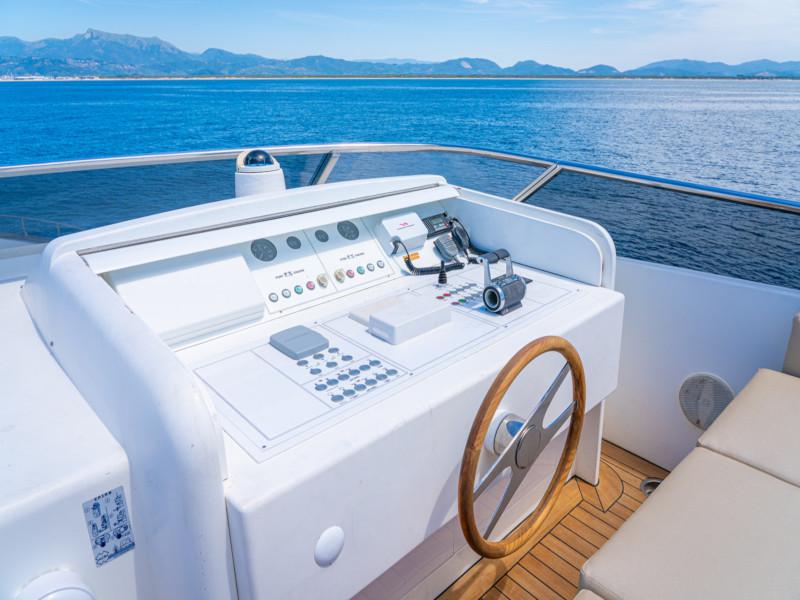 Book yachts online - motorboat - Cantieri di Pisa Akhir 85 - Maestrale - rent