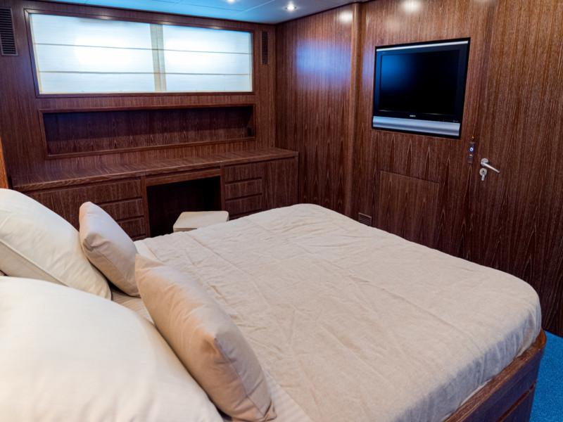 Book yachts online - motorboat - Cantieri di Pisa Akhir 85 - Maestrale - rent