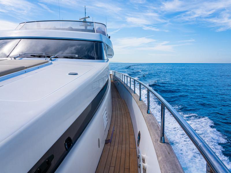 Book yachts online - motorboat - Cantieri di Pisa Akhir 85 - Maestrale - rent