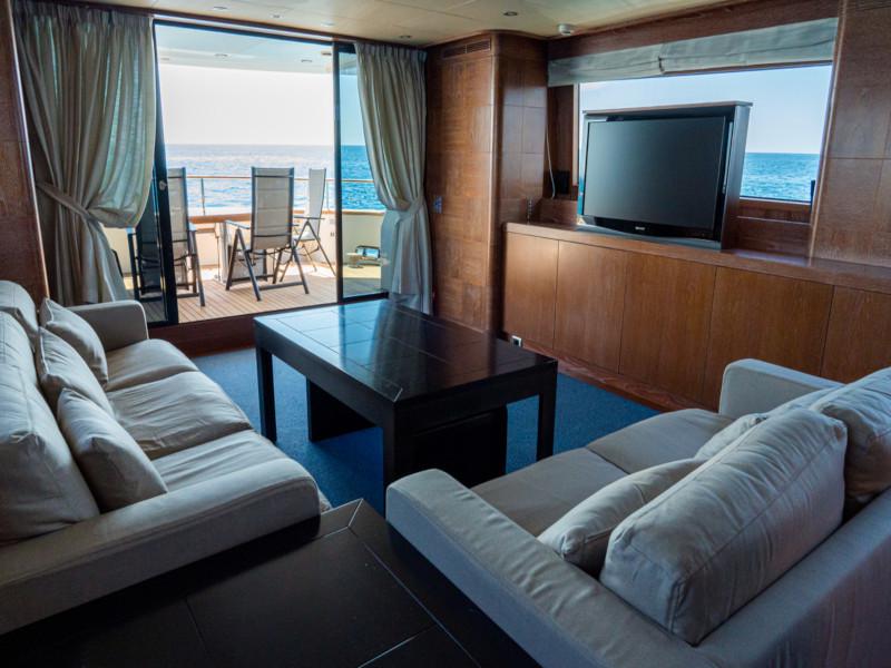 Book yachts online - motorboat - Cantieri di Pisa Akhir 85 - Maestrale - rent