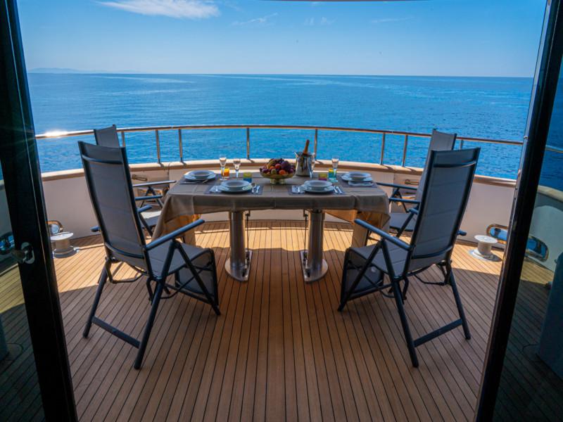 Book yachts online - motorboat - Cantieri di Pisa Akhir 85 - Maestrale - rent