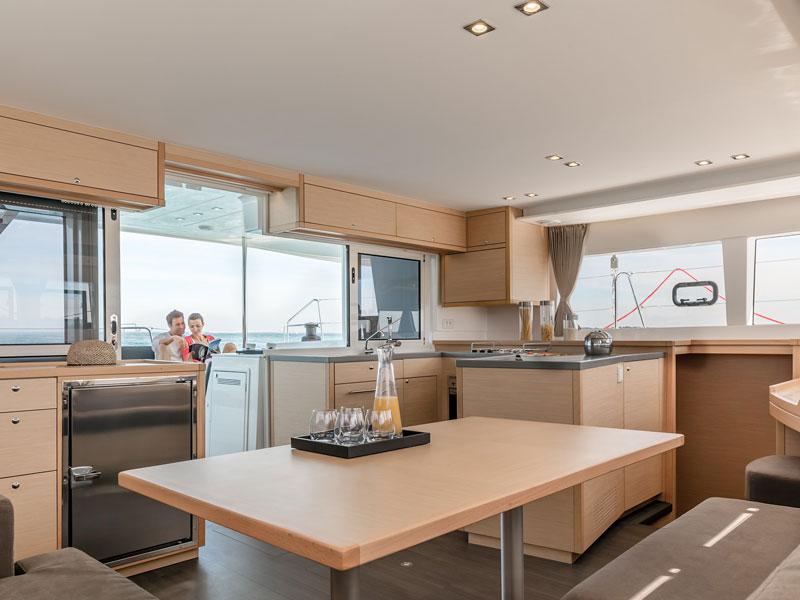 Book yachts online - catamaran - Lagoon 450  Flybridge - Albachiara - rent