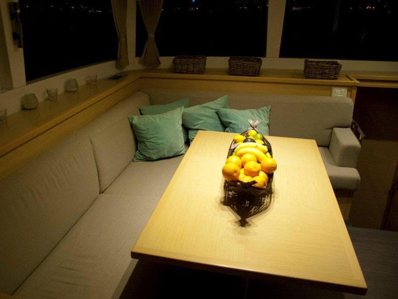 Book yachts online - catamaran - Lagoon 450  Flybridge Owner Version - Madrigal V - rent