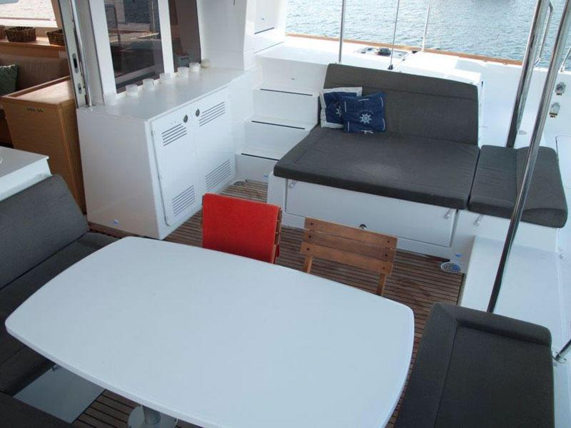 Book yachts online - catamaran - Lagoon 450  Flybridge Owner Version - Madrigal V - rent