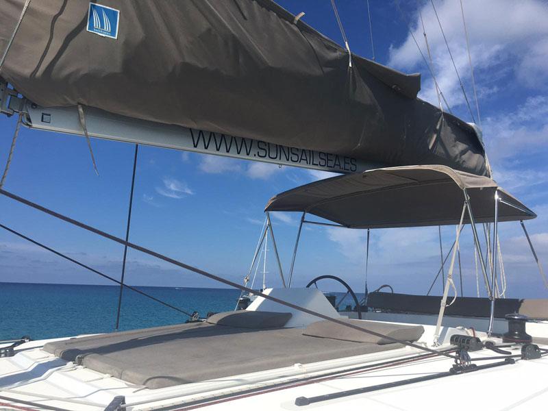 Book yachts online - catamaran - Lagoon 450  Flybridge Owner Version - Madrigal V - rent