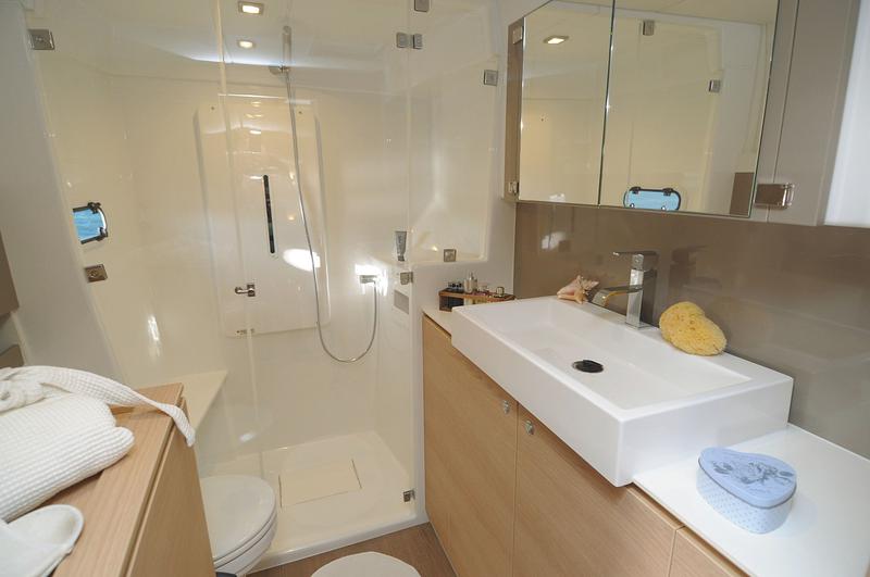 Book yachts online - catamaran - Bali 4.1 - Iris - rent