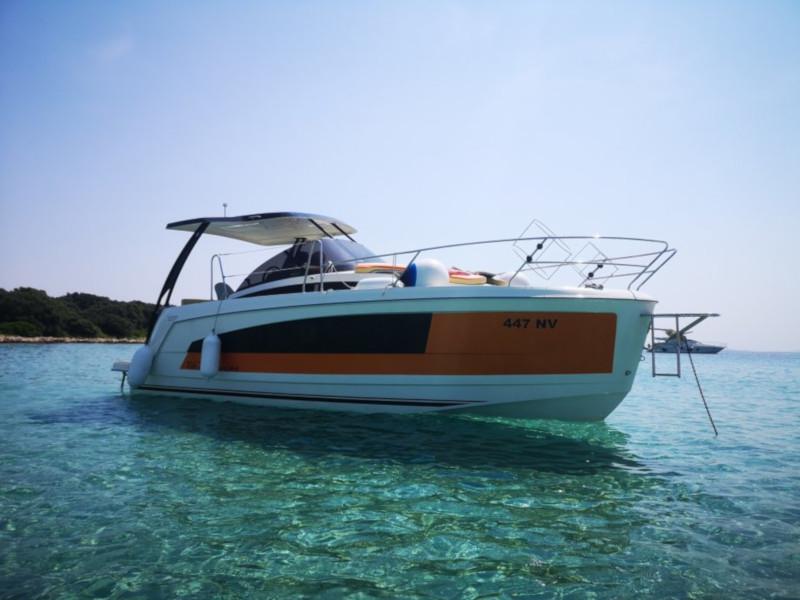 Book yachts online - motorboat - Balt 818 Titanium - Valentina - rent