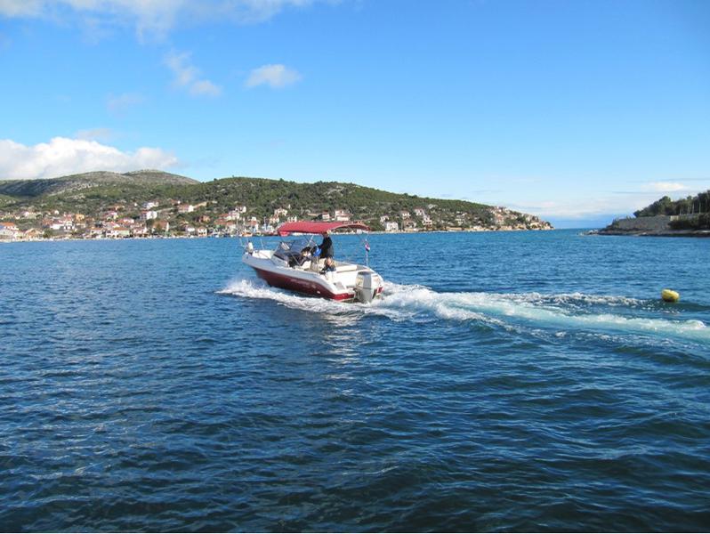 Book yachts online - motorboat - Atlantic 650 - Atlantic 650 WA Suncruiser - rent