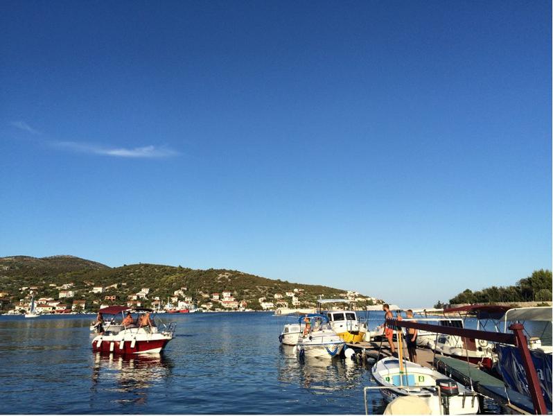 Book yachts online - motorboat - Atlantic 650 - Atlantic 650 WA Suncruiser - rent