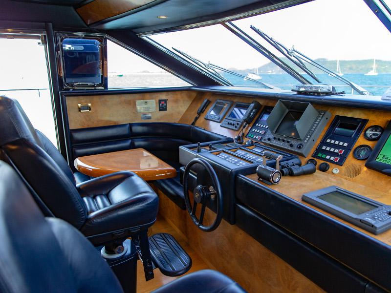 Book yachts online - motorboat - Posillipo Technema 82 - Say Yes - rent