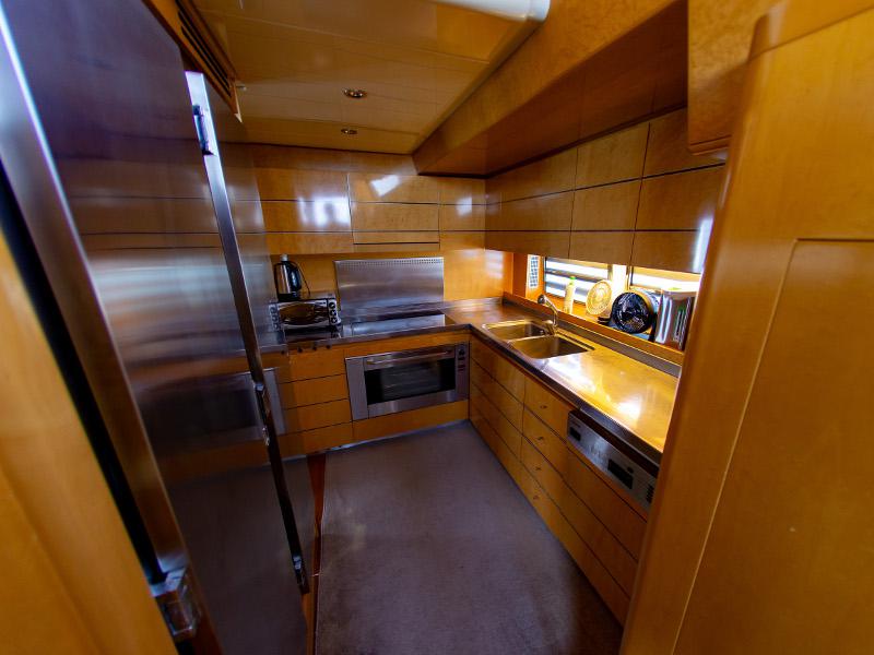 Book yachts online - motorboat - Posillipo Technema 82 - Say Yes - rent