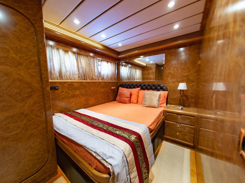 Book yachts online - motorboat - Posillipo Technema 82 - Say Yes - rent