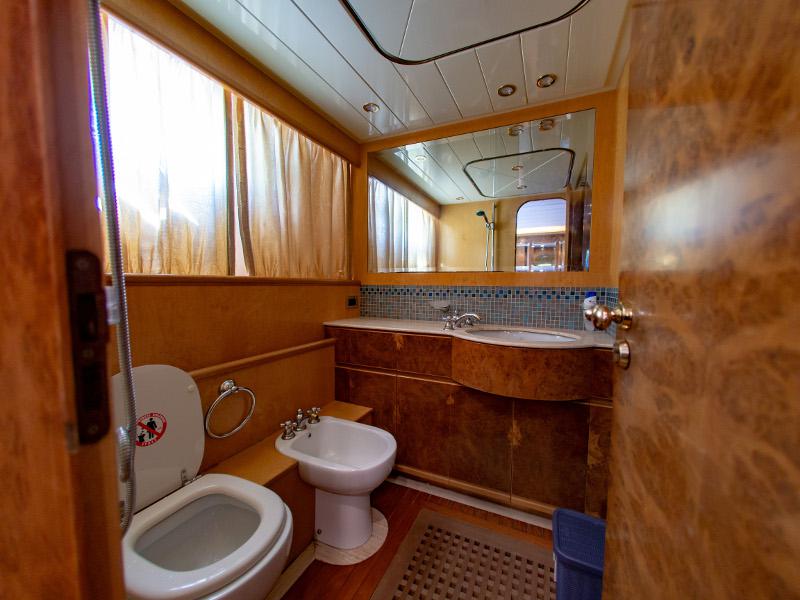 Book yachts online - motorboat - Posillipo Technema 82 - Say Yes - rent