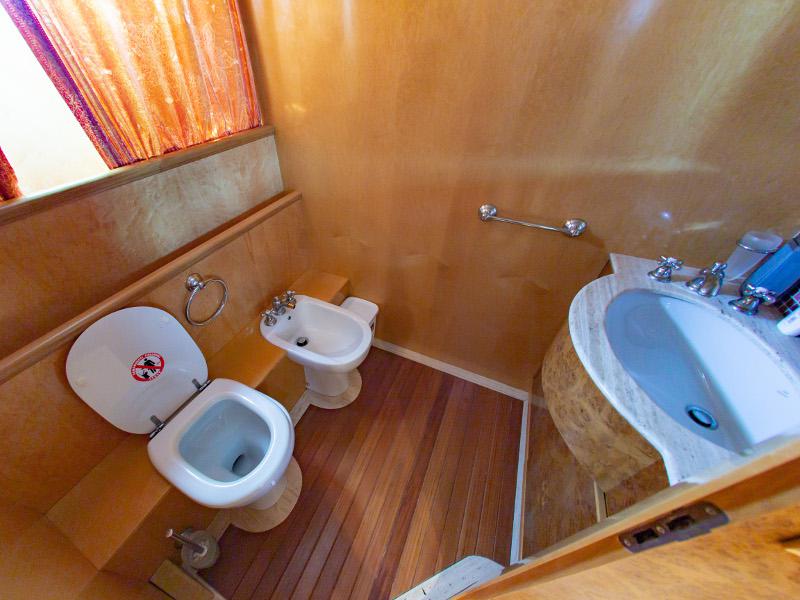 Book yachts online - motorboat - Posillipo Technema 82 - Say Yes - rent