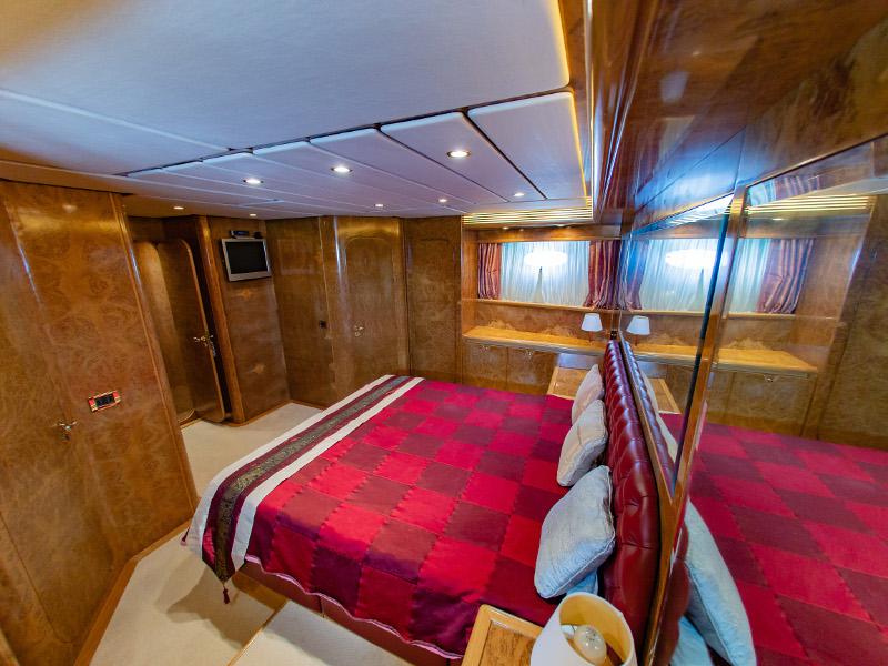 Book yachts online - motorboat - Posillipo Technema 82 - Say Yes - rent