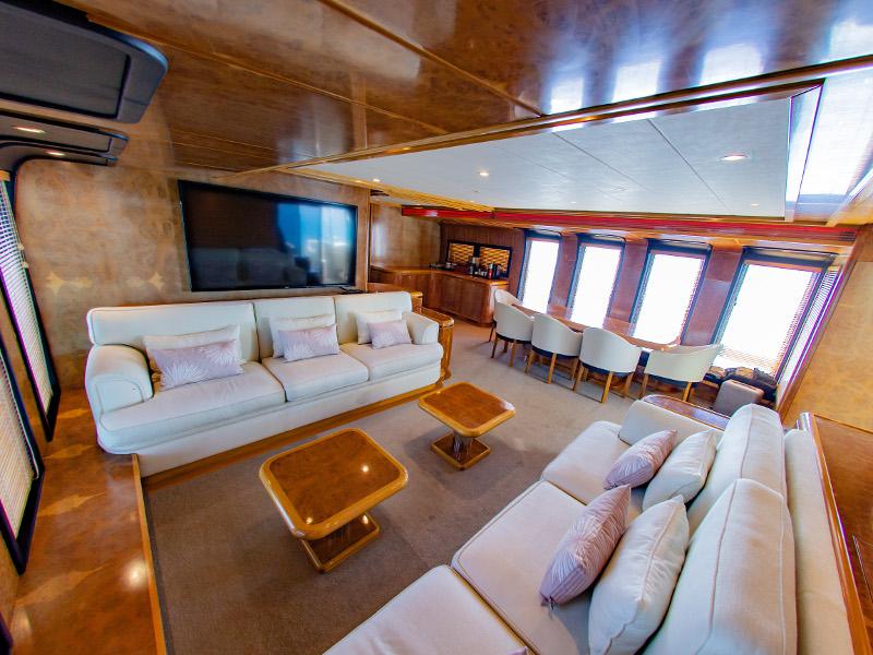 Book yachts online - motorboat - Posillipo Technema 82 - Say Yes - rent