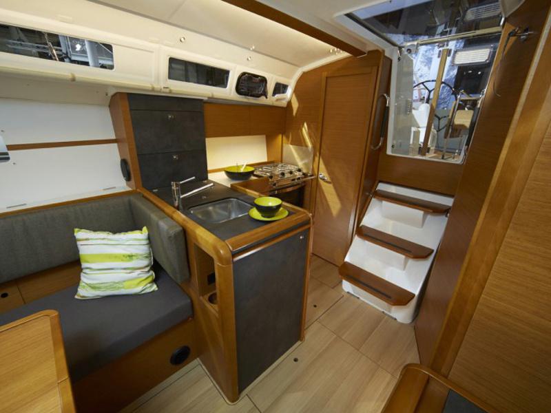Book yachts online - sailboat - Sun Odyssey 349 - castor - rent