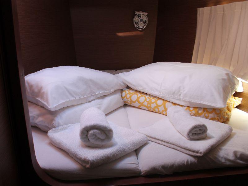 Book yachts online - catamaran - Lagoon 380 - mr. t - rent