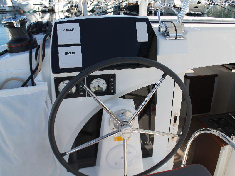 Book yachts online - catamaran - Lagoon 380 - mr. t - rent