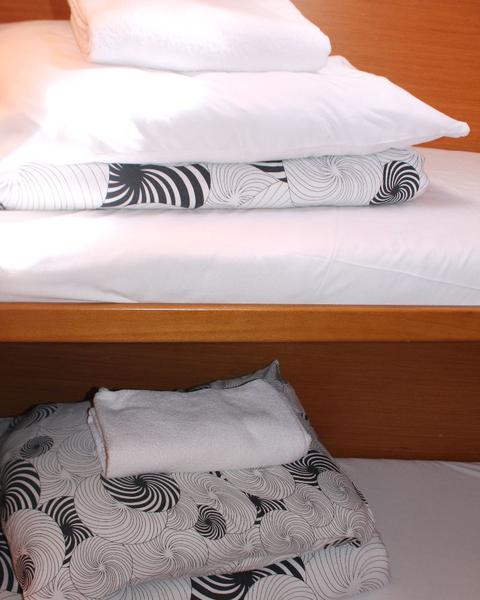 Book yachts online - sailboat - Jeanneau 53 - Madeleine - rent