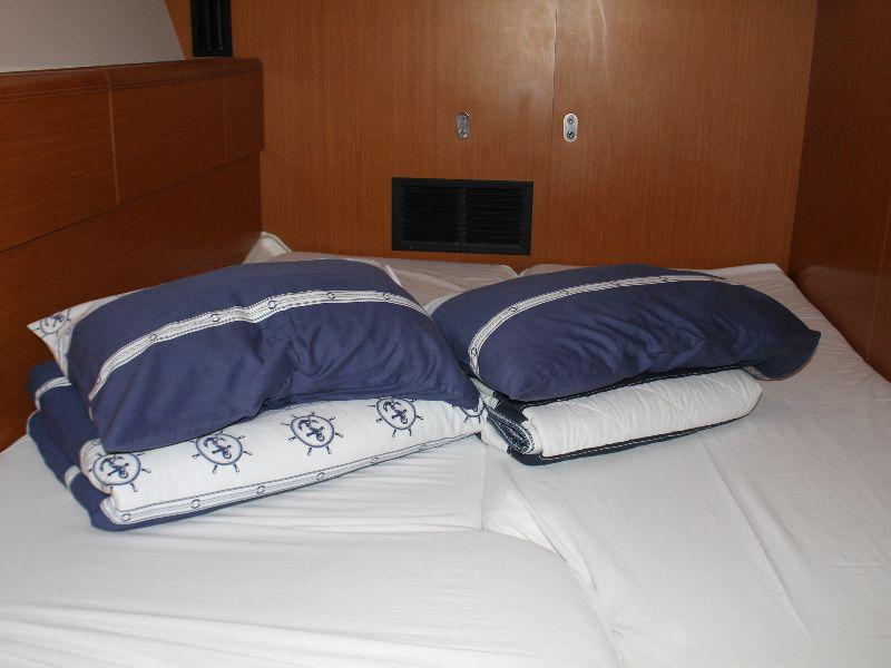 Book yachts online - sailboat - Jeanneau 53 - Madeleine - rent