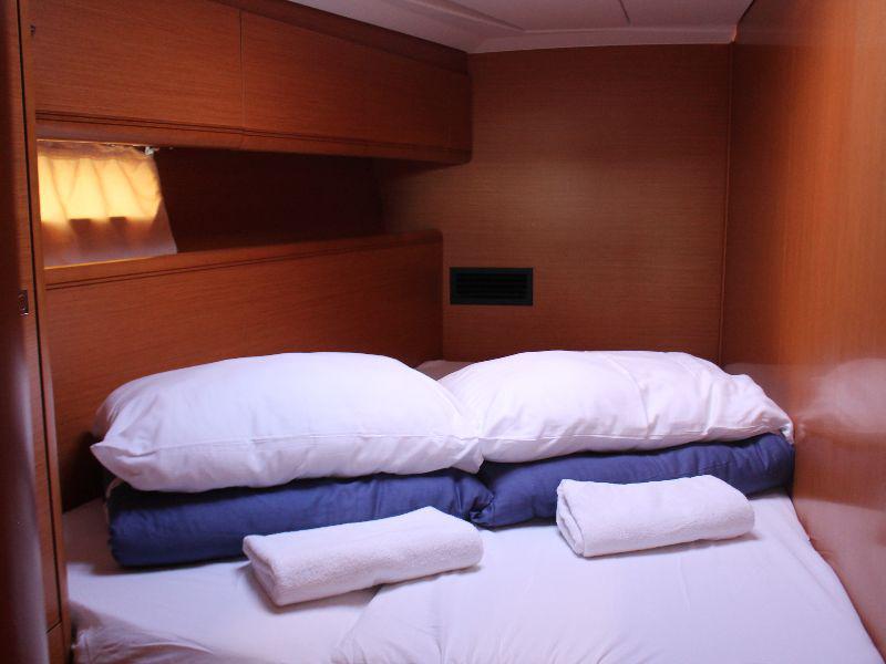 Book yachts online - sailboat - Jeanneau 53 - Madeleine - rent