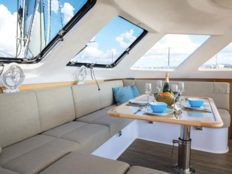 Book yachts online - catamaran - Seawind 1260 - Sonder - rent