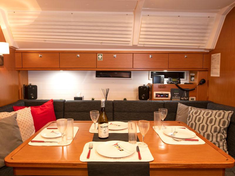 Book yachts online - sailboat - Bavaria Cruiser 46 - Titan - rent