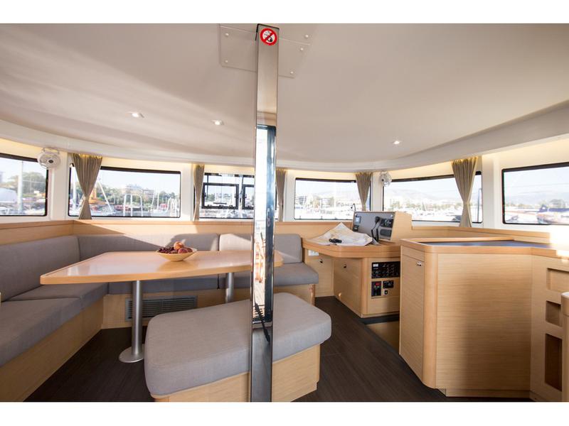 Book yachts online - catamaran - Lagoon 42 - Hydra X - rent