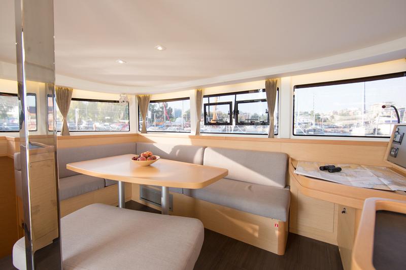 Book yachts online - catamaran - Lagoon 42 - Hydra X - rent