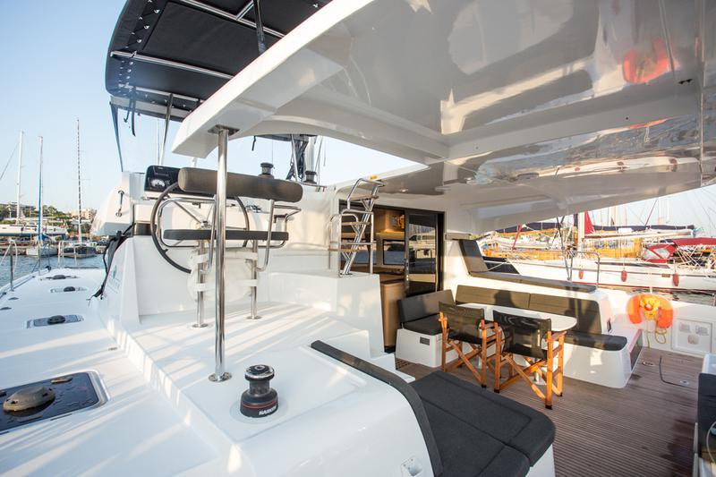 Book yachts online - catamaran - Lagoon 42 - Hydra X - rent