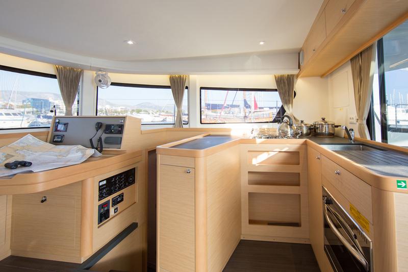Book yachts online - catamaran - Lagoon 42 - Hydra X - rent