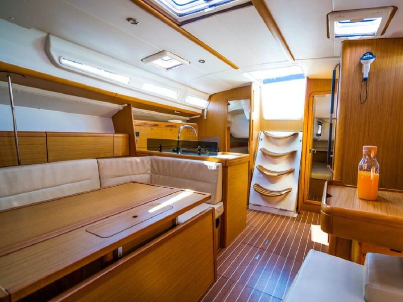 Book yachts online - sailboat - Sun Odyssey 42 i - Deneb - rent