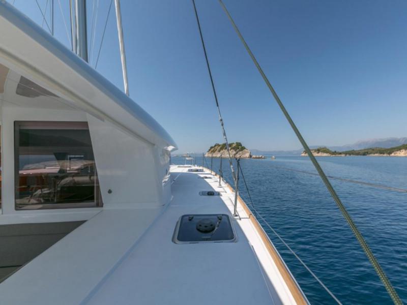 Book yachts online - catamaran - Lagoon 400 S2 - Armonia - rent